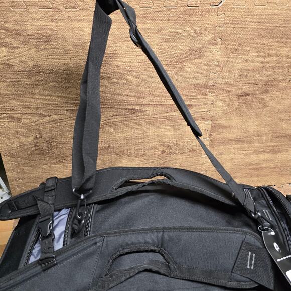 Ski-Doo Black Duffle Gear Backpack Multi Pockets 100% Polyester NWT - Picture 15 of 16